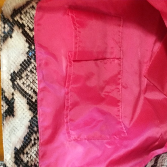 Saks Fifth Avenue Tote Bag. - Picture 4 of 6